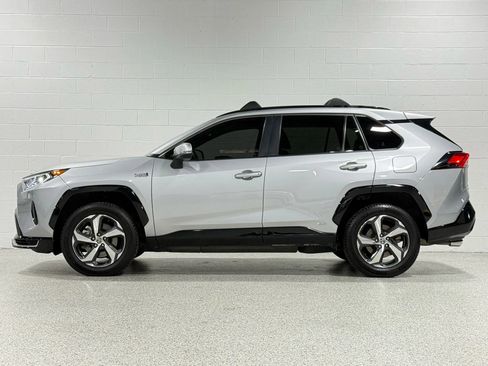 Used 2021 Toyota RAV4 SE image 9