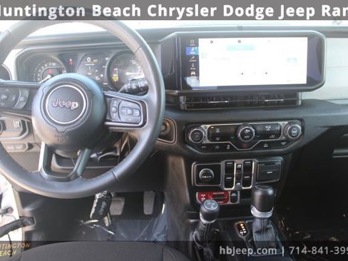 Used 2024 Jeep Wrangler Unlimited image 17