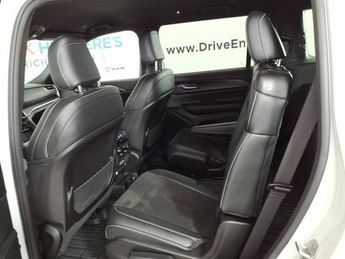 Used 2023 Jeep Grand Cherokee L Laredo AWD/4WD image 9
