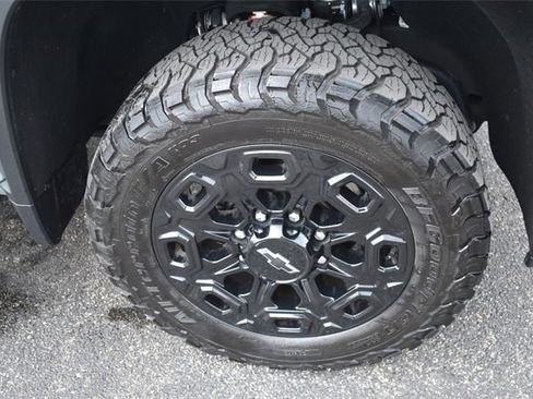 Used 2024 Chevrolet Silverado 2500 LT w/ Z71 Sport Edition image 11