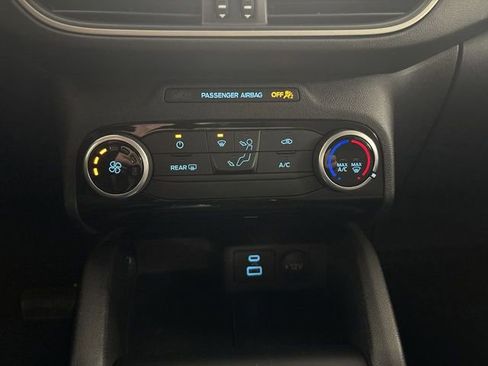 Used 2022 Ford Escape SE image 40