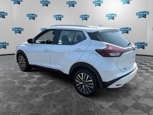 Used 2023 Nissan Kicks SV FWD image 3