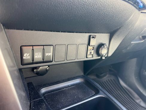 Used 2017 Toyota RAV4 XLE w/ Convenience Package AWD/4WD image 20