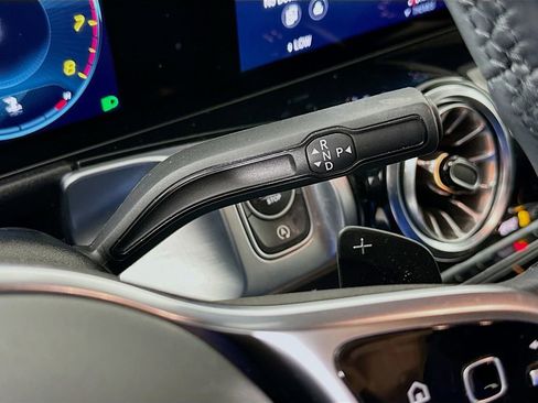 Used 2023 Mercedes-Benz GLB 250 4MATIC image 21