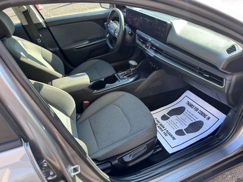 Used 2025 Kia K4 LXS image 28