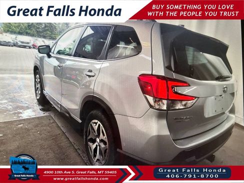 Used 2024 Subaru Forester Premium AWD/4WD image 4