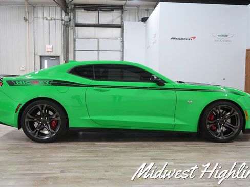 Used 2017 Chevrolet Camaro SS RWD image 9