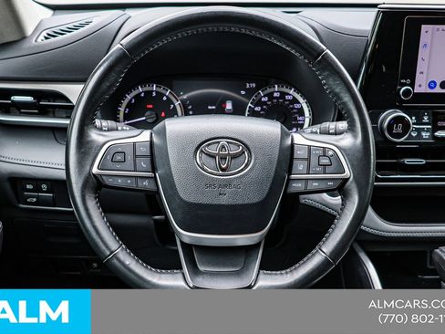 Used 2024 Toyota Highlander LE FWD image 23