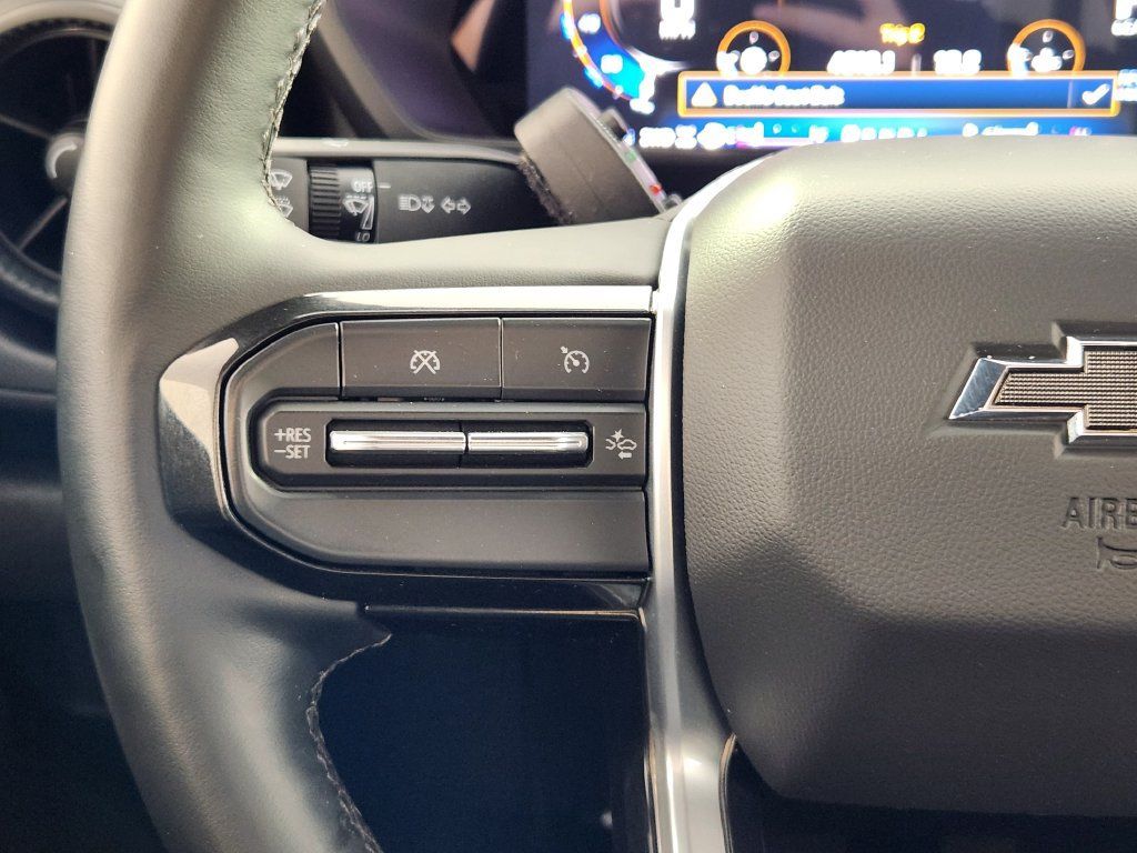 Used 2025 Chevrolet Colorado Trail Boss AWD/4WD image 18