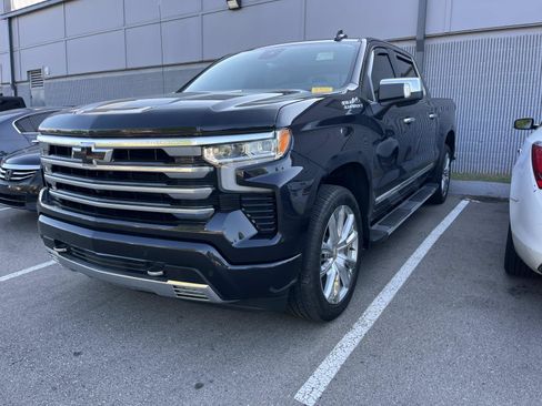 Used 2023 Chevrolet Silverado 1500 High Country w/ High Country Premium Package AWD/4WD image 4