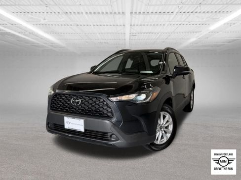 Used 2022 Toyota Corolla Cross LE AWD/4WD image 1