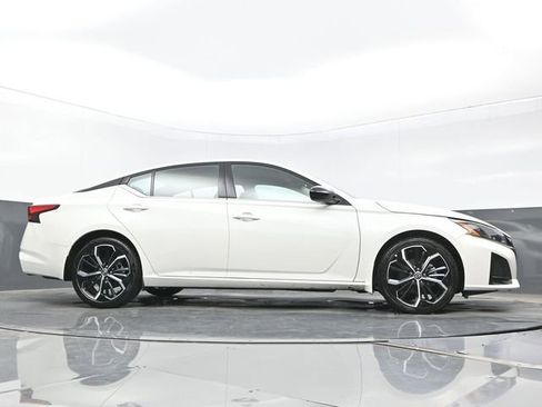 Used 2025 Nissan Altima 2.5 SR w/ SR Premium Package FWD image 26