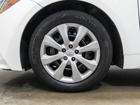 Used 2024 Toyota Corolla LE FWD image 11