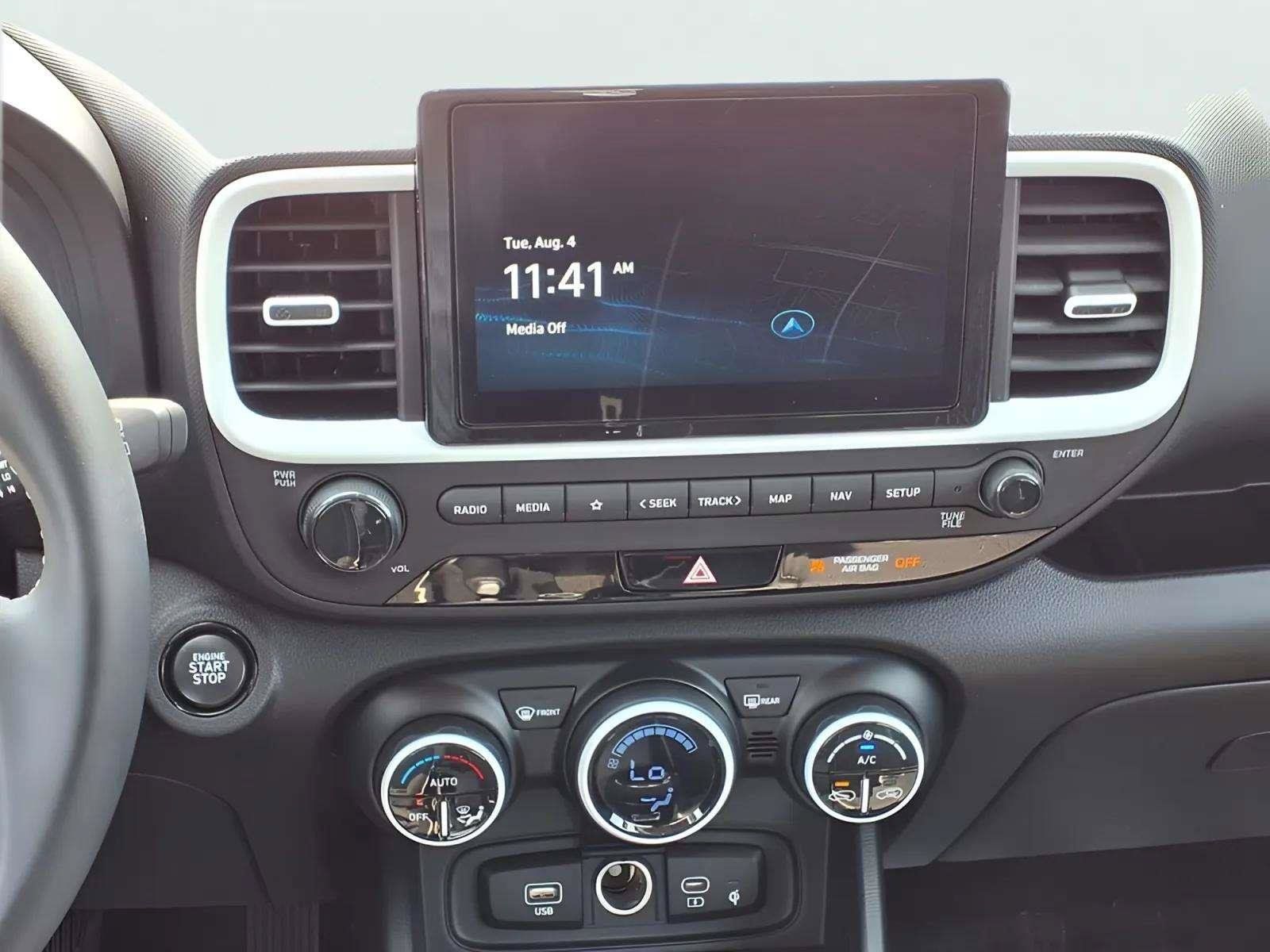Certified 2025 Hyundai Venue Limited FWD image 11