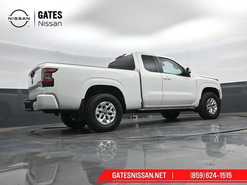 Used 2024 Nissan Frontier SV AWD/4WD image 33