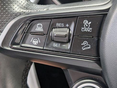 Used 2022 Alfa Romeo Stelvio Veloce image 28