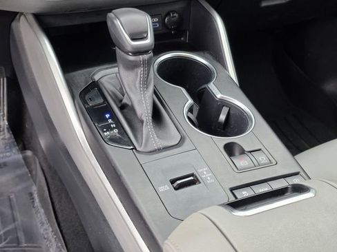 Used 2022 Toyota Highlander XLE image 22