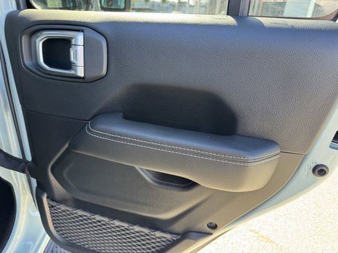 Used 2023 Jeep Wrangler Unlimited Sahara image 11