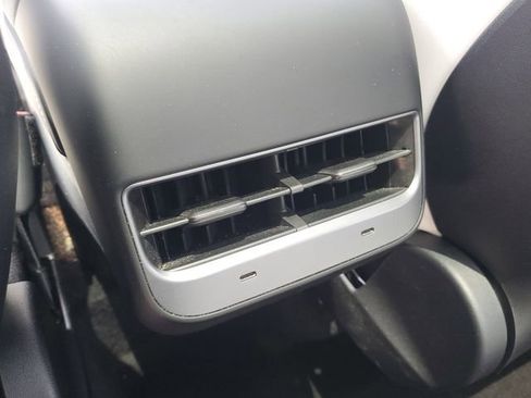 Used 2024 Tesla Model Y Long Range AWD/4WD image 11