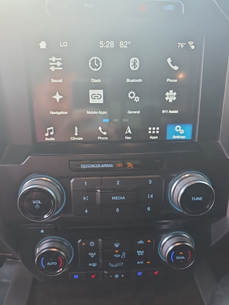 Used 2016 Ford F150 Platinum w/ Equipment Group 701A Luxury AWD/4WD image 12