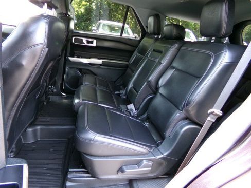 Used 2023 Ford Explorer XLT w/ Equipment Group 202A AWD/4WD image 15
