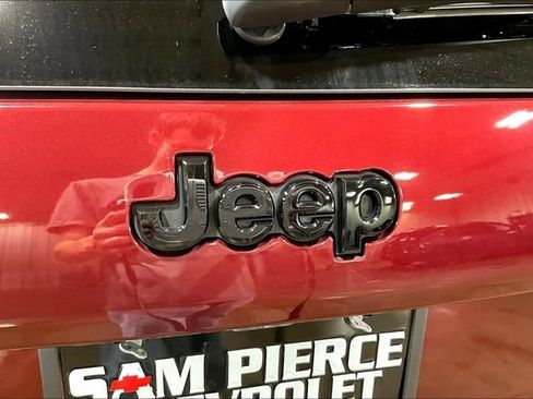 Used 2021 Jeep Cherokee Latitude Plus FWD image 23