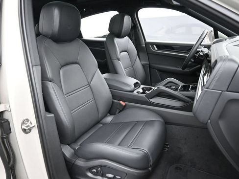 Certified 2026 Porsche Cayenne S AWD/4WD image 30