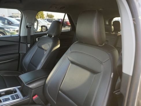 Used 2023 Ford Explorer XLT w/ Equipment Group 202A image 10