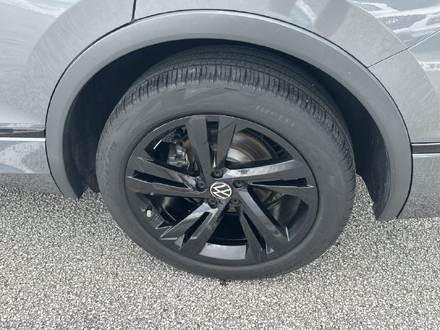 Used 2023 Volkswagen Tiguan SE R-Line FWD image 10