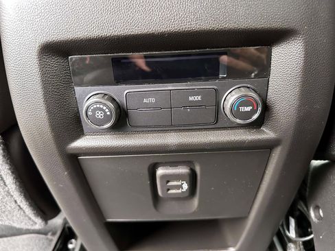 Used 2023 Chevrolet Traverse LT AWD/4WD image 14