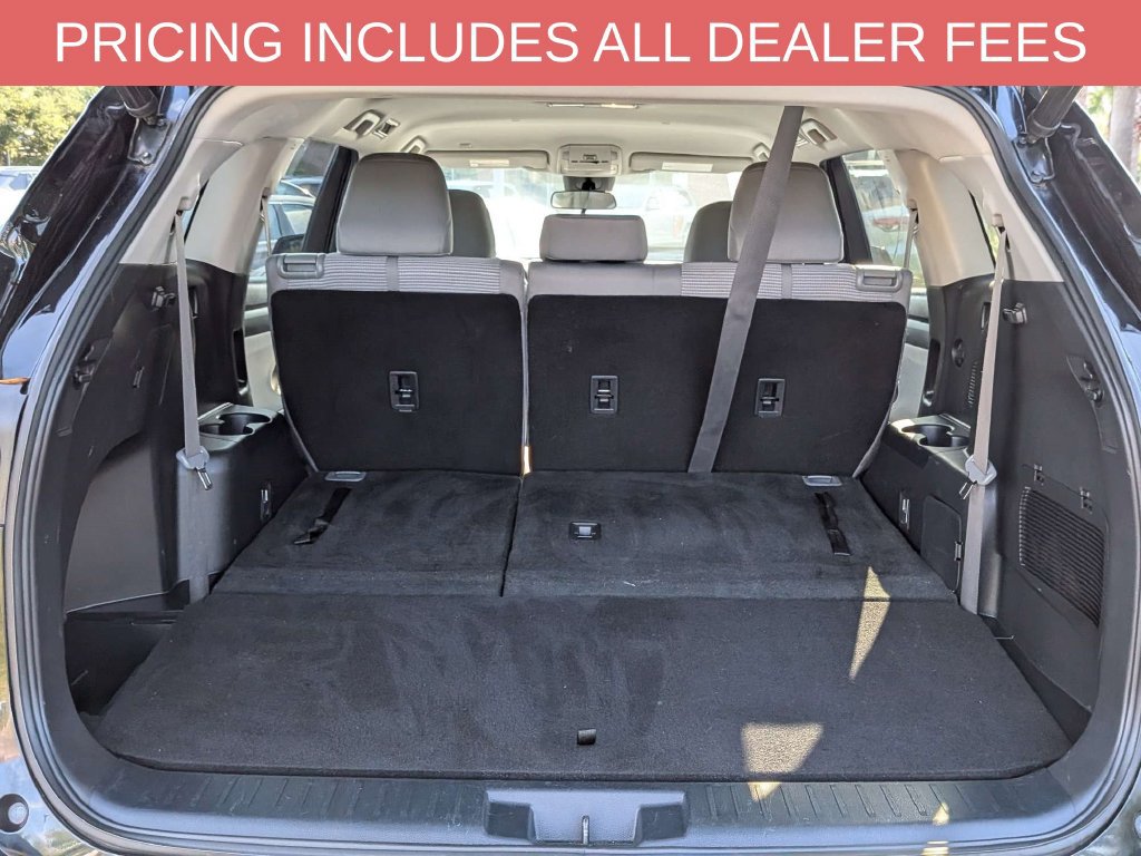 Used 2022 Toyota Highlander LE FWD image 14