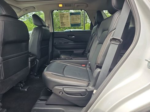 Used 2023 Nissan Pathfinder SL w/ SL Premium Package FWD image 20