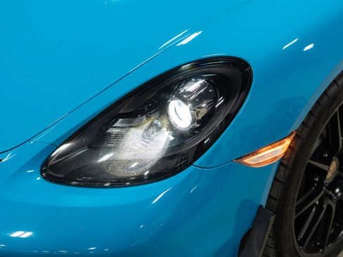 Used 2021 Porsche 718 Cayman GT4 RWD image 18