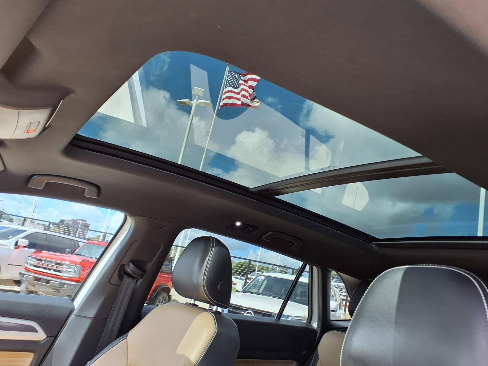 Used 2022 Volkswagen Atlas Cross Sport SE FWD image 12