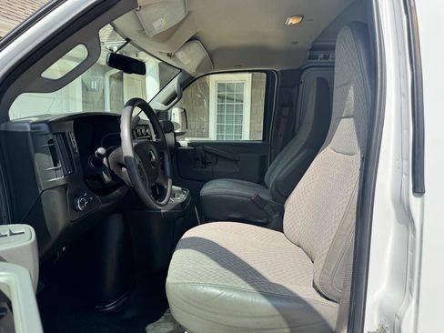 Used 2017 Chevrolet Express 2500 RWD image 12