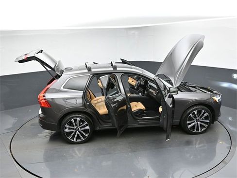 Used 2023 Volvo XC60 B5 Ultimate w/ Protection Package Premier image 49