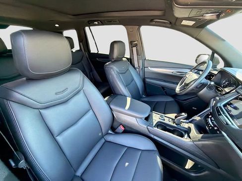 Used 2025 Cadillac XT6 Luxury image 16