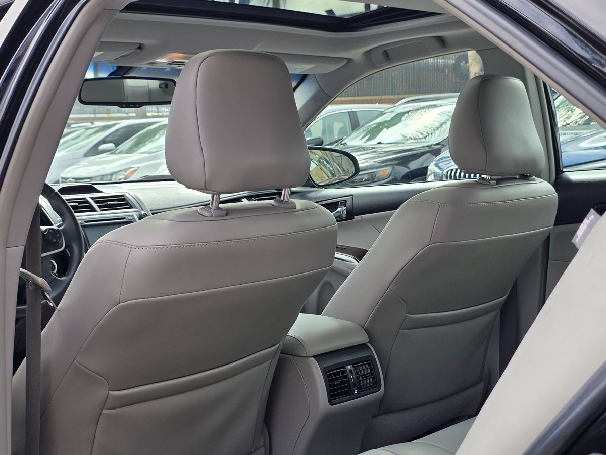 Used 2012 Toyota Camry XLE w/ Leather Pkg FWD image 28