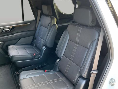 Used 2026 Chevrolet Tahoe High Country AWD/4WD image 21
