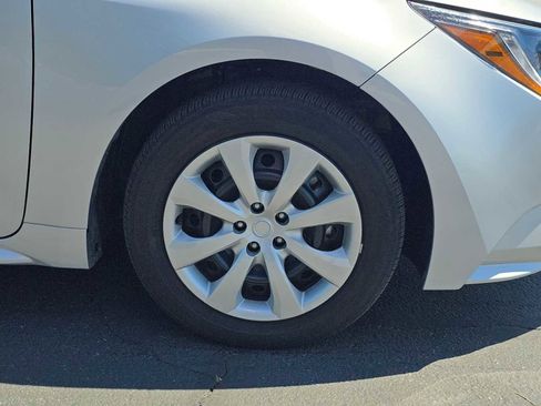 Certified 2025 Toyota Corolla LE FWD image 9