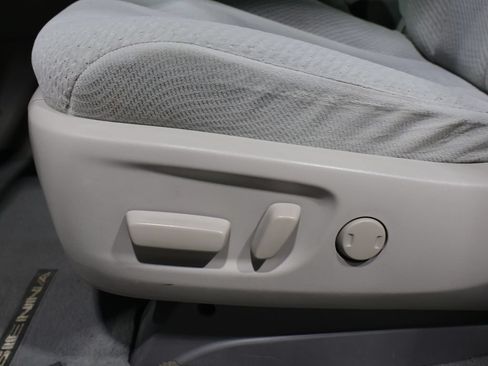 Used 2011 Toyota Sienna LE FWD image 11