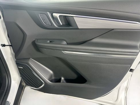 Used 2025 Buick Enclave Preferred image 33