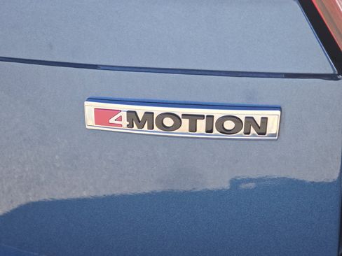 Used 2020 Volkswagen Tiguan SE w/ Panoramic Sunroof Package image 16