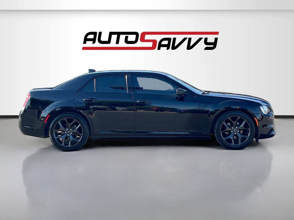 Used 2020 Chrysler 300 Touring w/ Sport Appearance Package RWD image 8