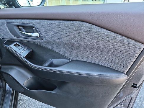 Used 2023 Nissan Rogue SV FWD image 32