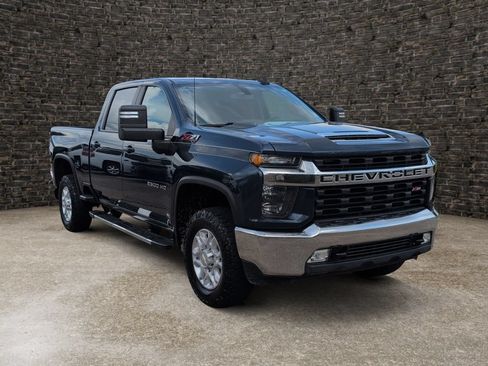 Used 2022 Chevrolet Silverado 2500 LT w/ Convenience Package AWD/4WD image 2