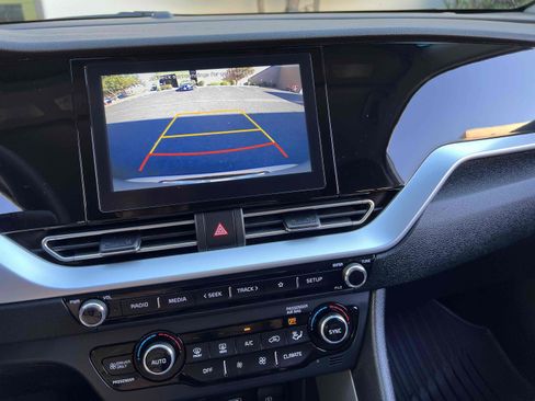 Used 2020 Kia Niro LX FWD image 8