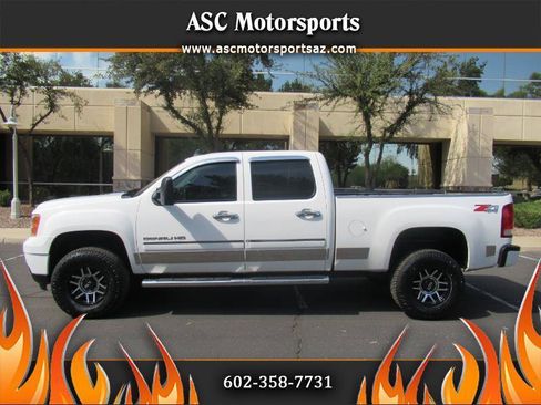 Used 2013 GMC Sierra 2500 Denali w/ Suspension Package, Off-Road AWD/4WD image 1
