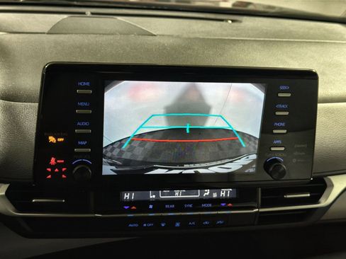 Used 2024 Toyota Sienna LE image 19