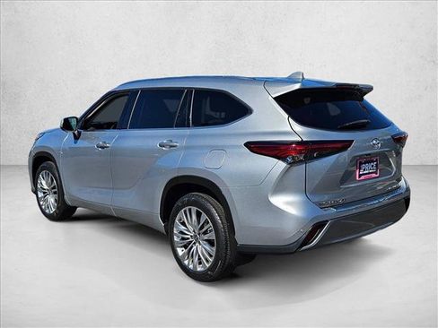 Used 2023 Toyota Highlander Platinum AWD/4WD image 8